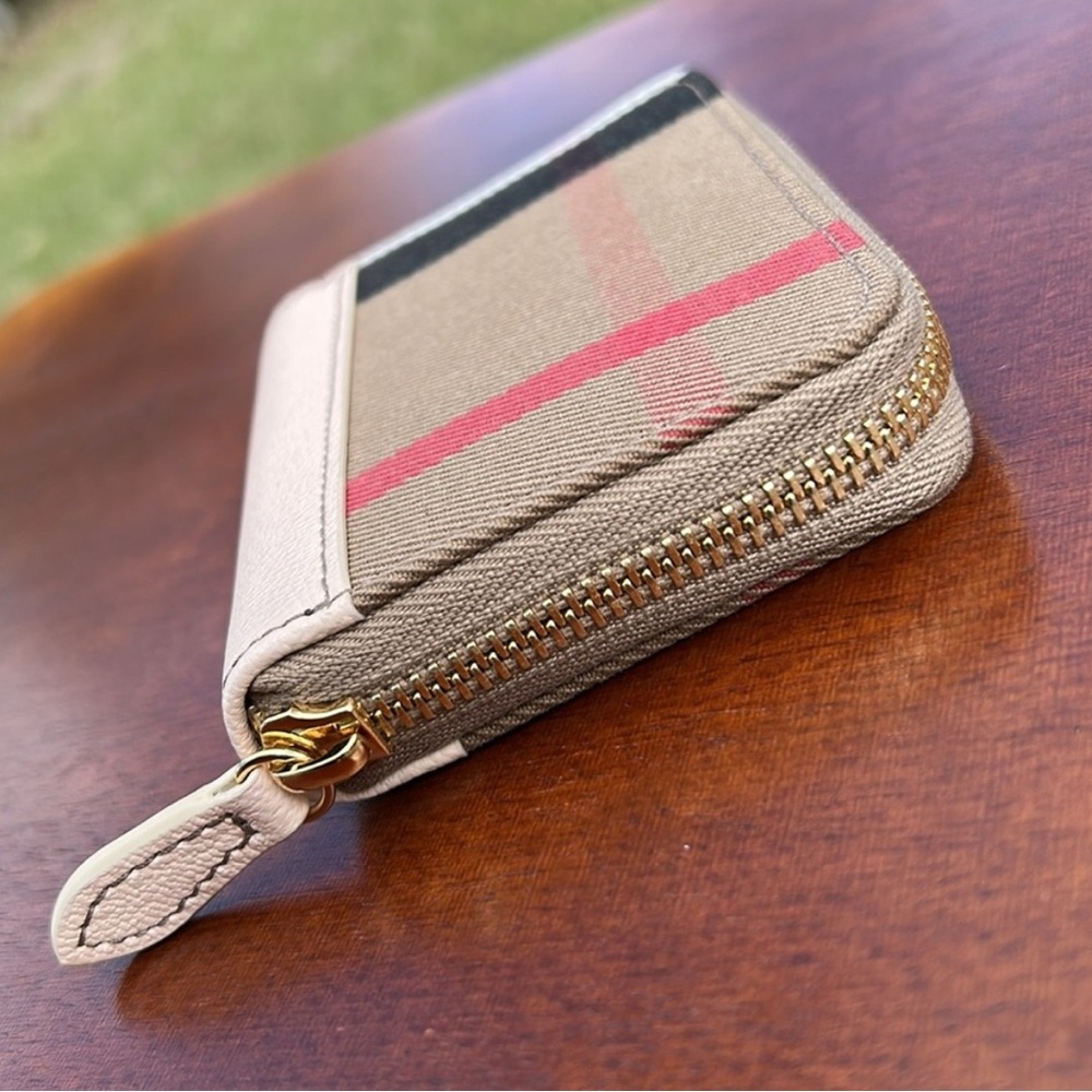 Burberry NWT Tan and Red Checkered Wallet - Picture 4 of 7